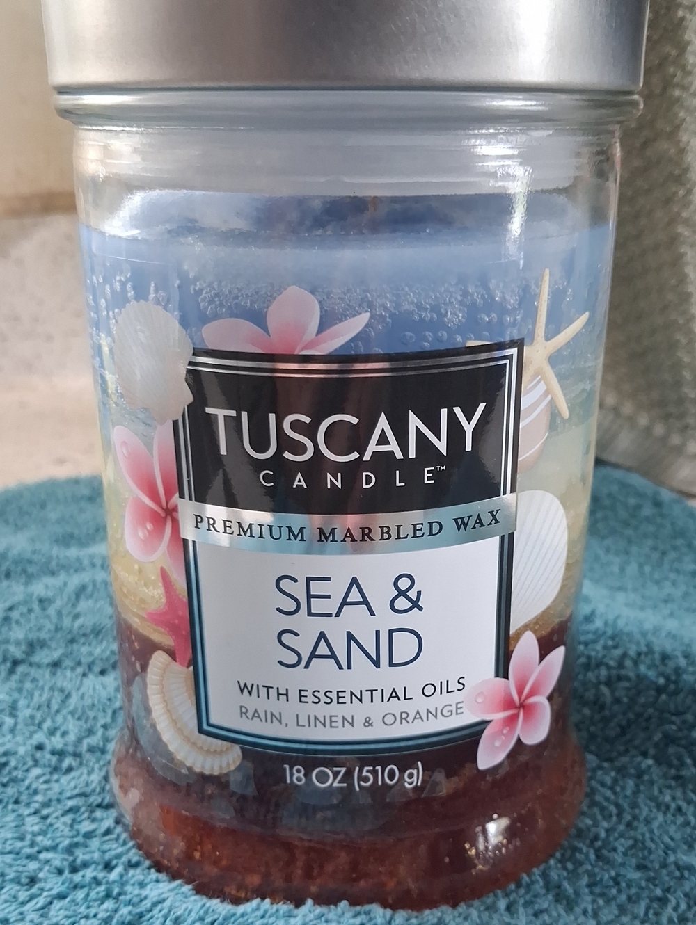 2 WICK, 18 OZ  ,SMELLS AMAZING.Sea & Sand Scented Jar Candle - Blue/Brown NWT.